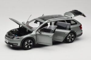 Skoda Octavia Mk4 Combi Zelena Paudi Model 1:18 ZMR000005GRU Kovina – slika 2 od 8