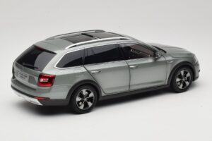 Skoda Octavia Mk4 Combi Zelena Paudi Model 1:18 ZMR000005GRU Kovina – slika 3 od 8