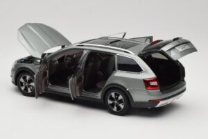 Skoda Octavia Mk4 Combi Zelena Paudi Model 1:18 ZMR000005GRU Kovina – slika 5 od 8