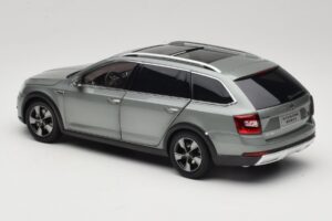 Skoda Octavia Mk4 Combi Zelena Paudi Model 1:18 ZMR000005GRU Kovina – slika 7 od 8