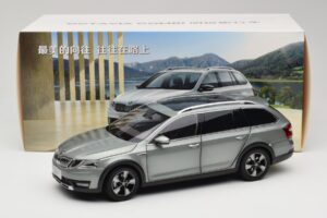 Skoda Octavia Mk4 Combi Zelena Paudi Model 1:18 ZMR000005GRU Kovina – slika 8 od 8
