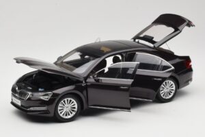 Skoda Superb Mk3 Črn Paudi Model 1:18 ZSS000006BLA Kovina – slika 2 od 8