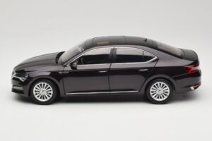 Skoda Superb Mk3 Črn Paudi Model 1:18 ZSS000006BLA Kovina – slika 4 od 8