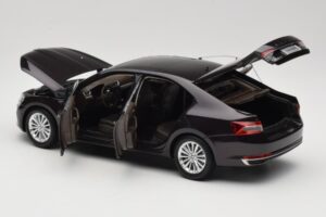 Skoda Superb Mk3 Črn Paudi Model 1:18 ZSS000006BLA Kovina – slika 5 od 8