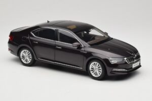 Skoda Superb Mk3 Črn Paudi Model 1:18 ZSS000006BLA Kovina – slika 6 od 8