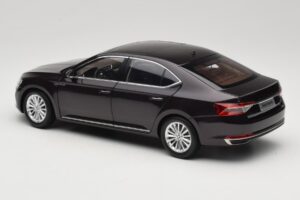 Skoda Superb Mk3 Črn Paudi Model 1:18 ZSS000006BLA Kovina – slika 7 od 8