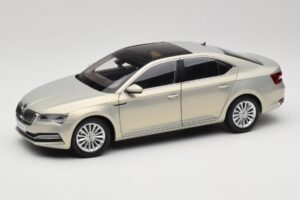 Skoda Superb Mk3 Zlata Paudi Model 1:18 ZSS000006GOLD Kovina