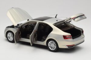 Skoda Superb Mk3 Zlata Paudi Model 1:18 ZSS000006GOLD Kovina – slika 5 od 8