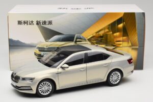 Skoda Superb Mk3 Zlata Paudi Model 1:18 ZSS000006GOLD Kovina – slika 8 od 8