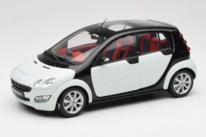 Smart Forfour Bel Kyosho 1:18 0019141V001C01Q00 Kovina