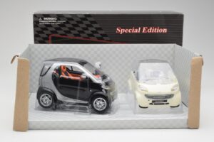 Smart Fortwo Črn & Bel Maisto 1:18 56045 Kovina – slika 2 od 3