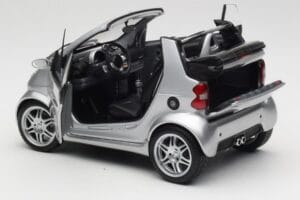 Smart Fortwo W450 Brabus Cabrio Srebrn Prodajalčeva Izdaja Kyosho 1:18 0017769V001C05Q00 Kovina – slika 5 od 8