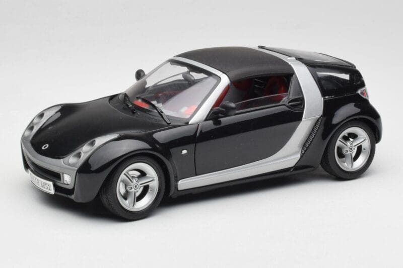 Smart Roadster Temno Modra Bburago 1:18 34917 Kovina