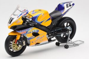 Suzuki GSX-R 1000 Team Alstare Corona Extra T. Corser WSB 2005 Minichamps 1:12 122052211 Kovina – slika 2 od 6