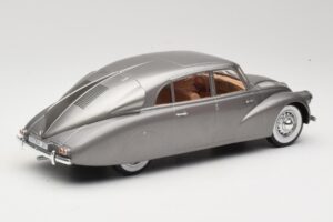 Tatra 87 Siv MCG 1:18 MCG18068 Kovina – slika 2 od 6