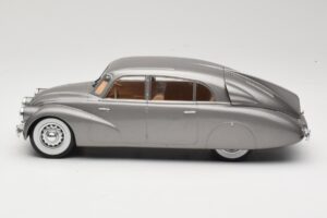 Tatra 87 Siv MCG 1:18 MCG18068 Kovina – slika 3 od 6