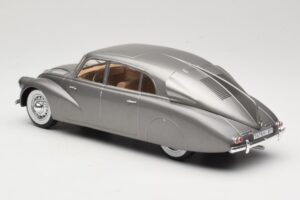 Tatra 87 Siv MCG 1:18 MCG18068 Kovina – slika 5 od 6