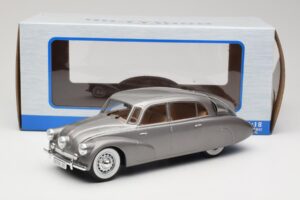 Tatra 87 Siv MCG 1:18 MCG18068 Kovina – slika 6 od 6