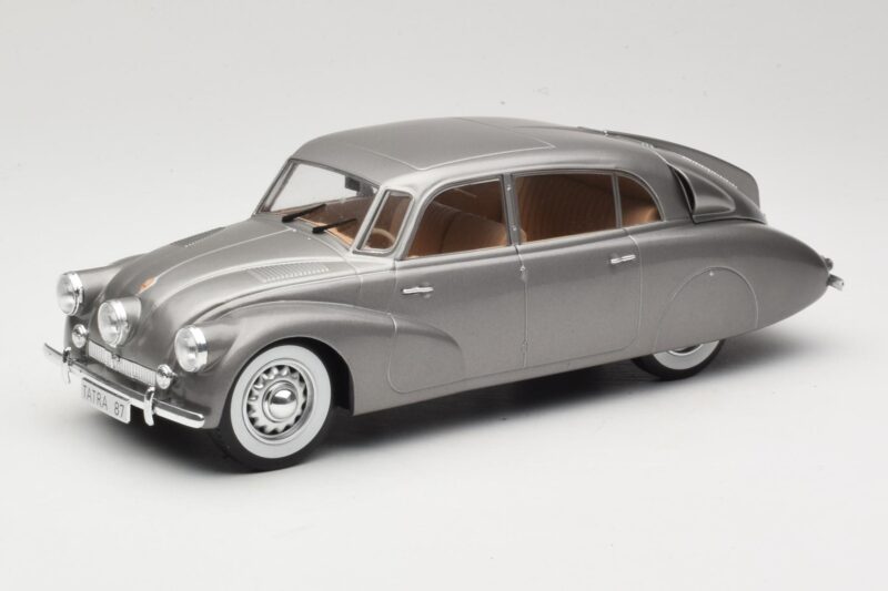 Tatra 87 Siv MCG 1:18 MCG18068 Kovina