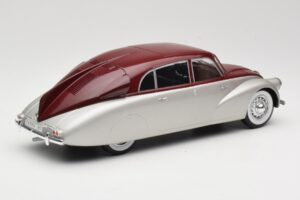 Tatra 87 Srebrna & Temno Rdeča MCG 1:18 MCG18067 Kovina – slika 2 od 6