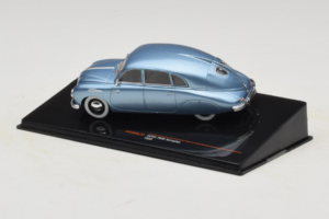 Tatra T600 Tatraplan Moder IXO 1:43 CLC594N Kovina – slika 3 od 4