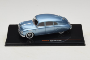 Tatra T600 Tatraplan Moder IXO 1:43 CLC594N Kovina