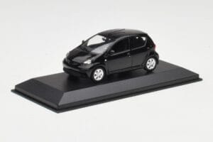 Toyota Aygo AB10 Črna Minichamps 1:43 400166401 Kovina – slika 2 od 4