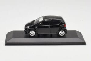 Toyota Aygo AB10 Črna Minichamps 1:43 400166401 Kovina