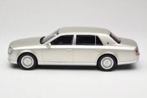 Toyota Century Silver Metallic Kyosho 1:18 KSR18036S Kovina – slika 3 od 6