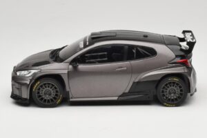 Toyota GR Yaris Rally2 Siv IXO 1:18 18CMC210 Kovina – slika 3 od 6