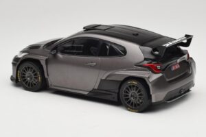 Toyota GR Yaris Rally2 Siv IXO 1:18 18CMC210 Kovina – slika 5 od 6