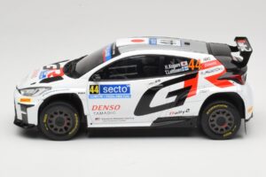 Toyota GR Yaris Rally2 #44 H. Kogure Rally Finland 2024 IXO 1:18 18RMC212B Kovina – slika 3 od 6