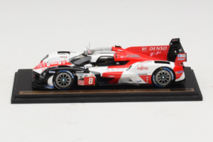Toyota GR010 Hybrid Hypercar #8 S. Buemi / B. Hartley / R. Hirakawa Toyota Gazoo Racing 24 Hours of Le Mans 2023 Spark 1:43 T – slika 2 od 4