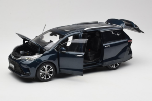 Toyota Granvia Temno Moder OEM 1:18 FCL22GR803 Kovina – slika 2 od 8