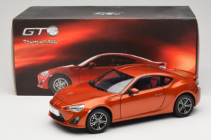 Toyota GT86 Rdeč Century Dragon 1:18 CD01 Kovina – slika 8 od 8