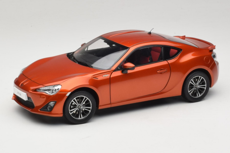 Toyota GT86 Rdeč Century Dragon 1:18 CD01 Kovina