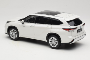 Toyota Highlander XU70 Bel OEM 1:18 26071-2011 Kovina – slika 7 od 8