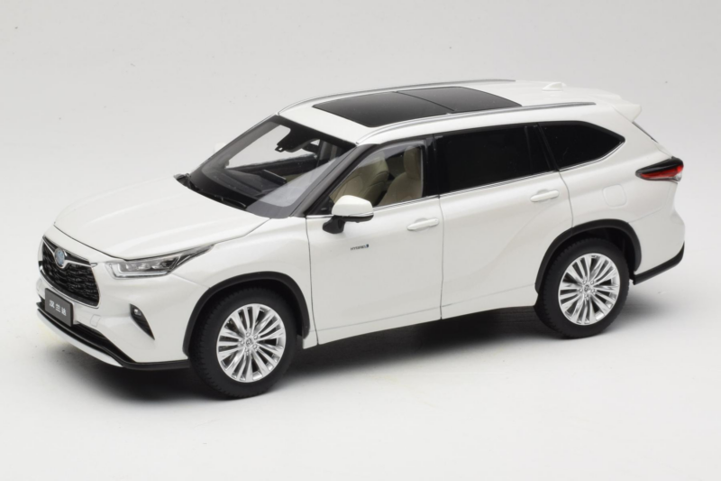 Toyota Highlander XU70 Bel OEM 1:18 26071-2011 Kovina