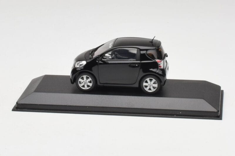 Toyota iQ Črna Mica Minichamps 1:43 403166803 Kovina