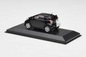 Toyota iQ Črna & Bela Geneva Motor Show 2009 Minichamps 1:43 400166801 Kovina – slika 3 od 4