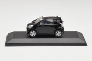 Toyota iQ Črna & Bela Geneva Motor Show 2009 Minichamps 1:43 400166801 Kovina