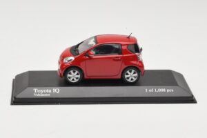 Toyota iQ Rdeča Minichamps 1:43 400166800 Kovina