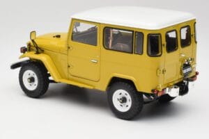 Toyota Land Cruiser FJ40 Gorčičasto Rumena Kyosho 1:18 08971Y Kovina – slika 7 od 8