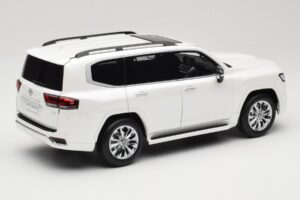 Toyota Land Cruiser J300 ZX Bel LCD 1:18 LCD18013-ZX-WH Kovina – slika 3 od 8