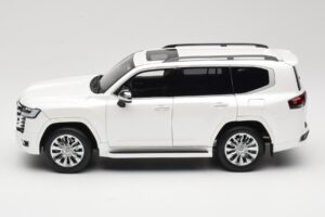 Toyota Land Cruiser J300 ZX Bel LCD 1:18 LCD18013-ZX-WH Kovina – slika 4 od 8