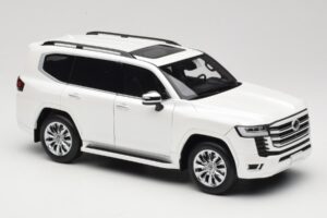 Toyota Land Cruiser J300 ZX Bel LCD 1:18 LCD18013-ZX-WH Kovina – slika 6 od 8