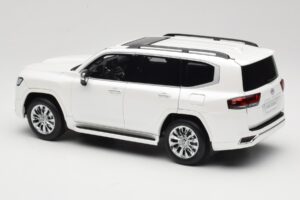 Toyota Land Cruiser J300 ZX Bel LCD 1:18 LCD18013-ZX-WH Kovina – slika 7 od 8