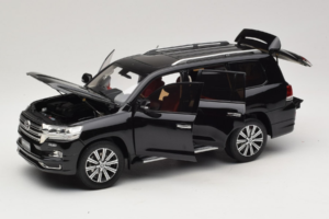 Toyota Land Cruiser LC200 Črn Kengfai 1:18 KF024-13 Kovina – slika 2 od 8