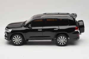 Toyota Land Cruiser LC200 Črn Kengfai 1:18 KF024-13 Kovina – slika 4 od 8