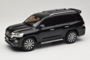 Toyota Land Cruiser LC200 Črn Kengfai 1:18 KF024-13 Kovina